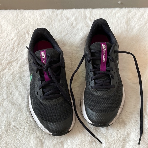 Nike Revolution 5 (GS) Black/Multi Girl's Running Shoes-Size 4.5 Y - Picture 2 of 8